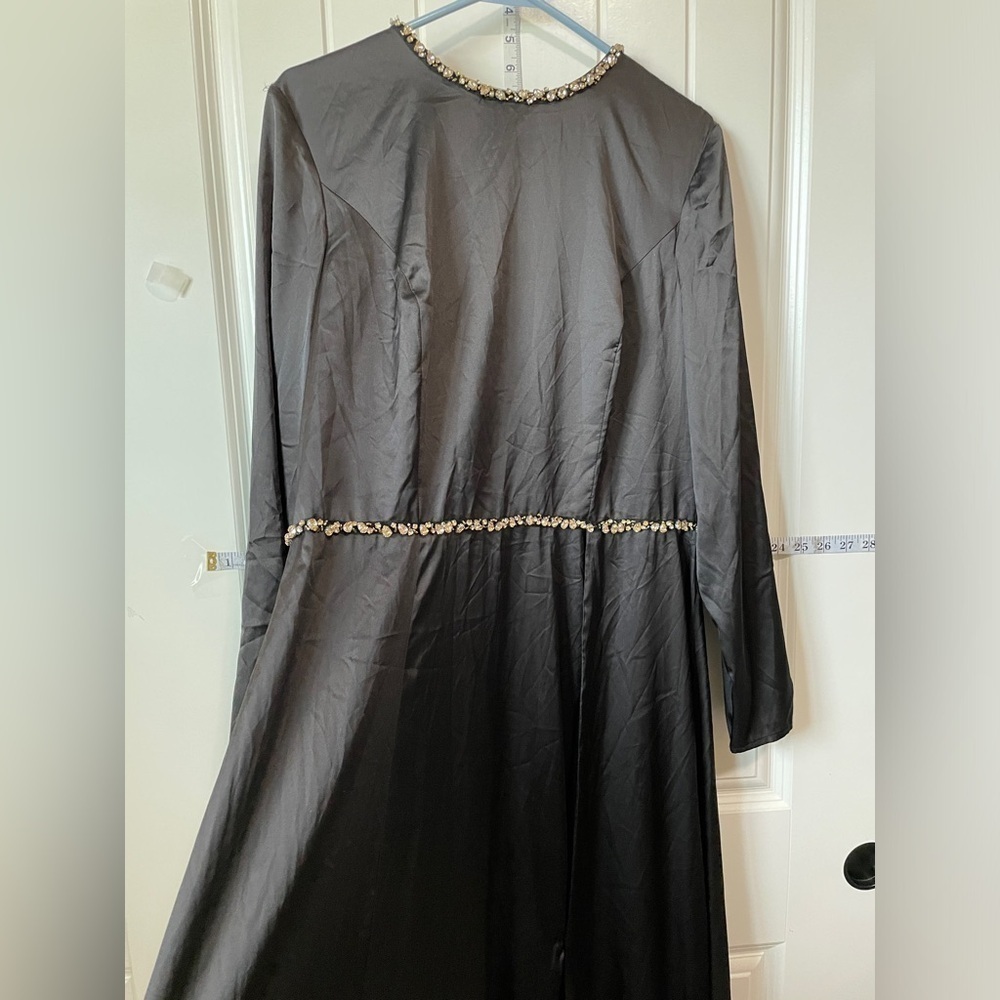 Ieena For Mac Duggal Embellished Satin Long-Sleeve Black A-Line Gown - Picture 4 of 7